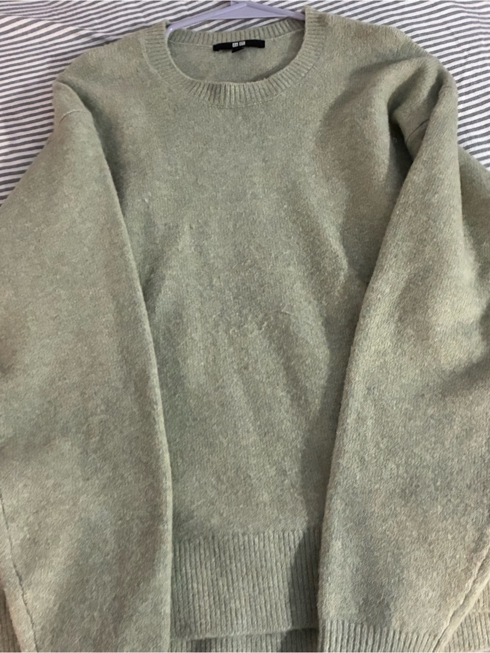 Uniqlo Men's Crewneck Sweater in Sage Green